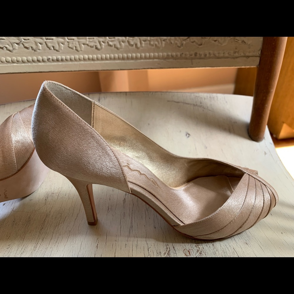 Nina size 11 gold pumps.